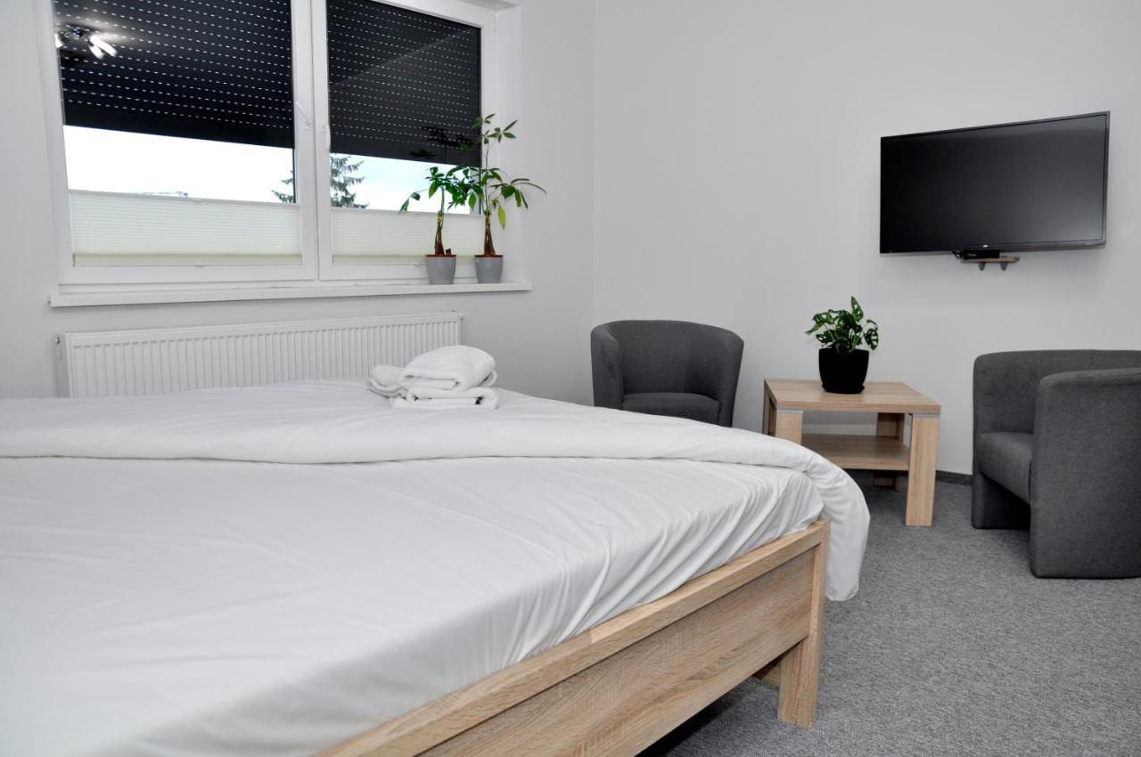 Pokoje, Apartamenty, Restauracja Marcus Oborniki Luaran gambar