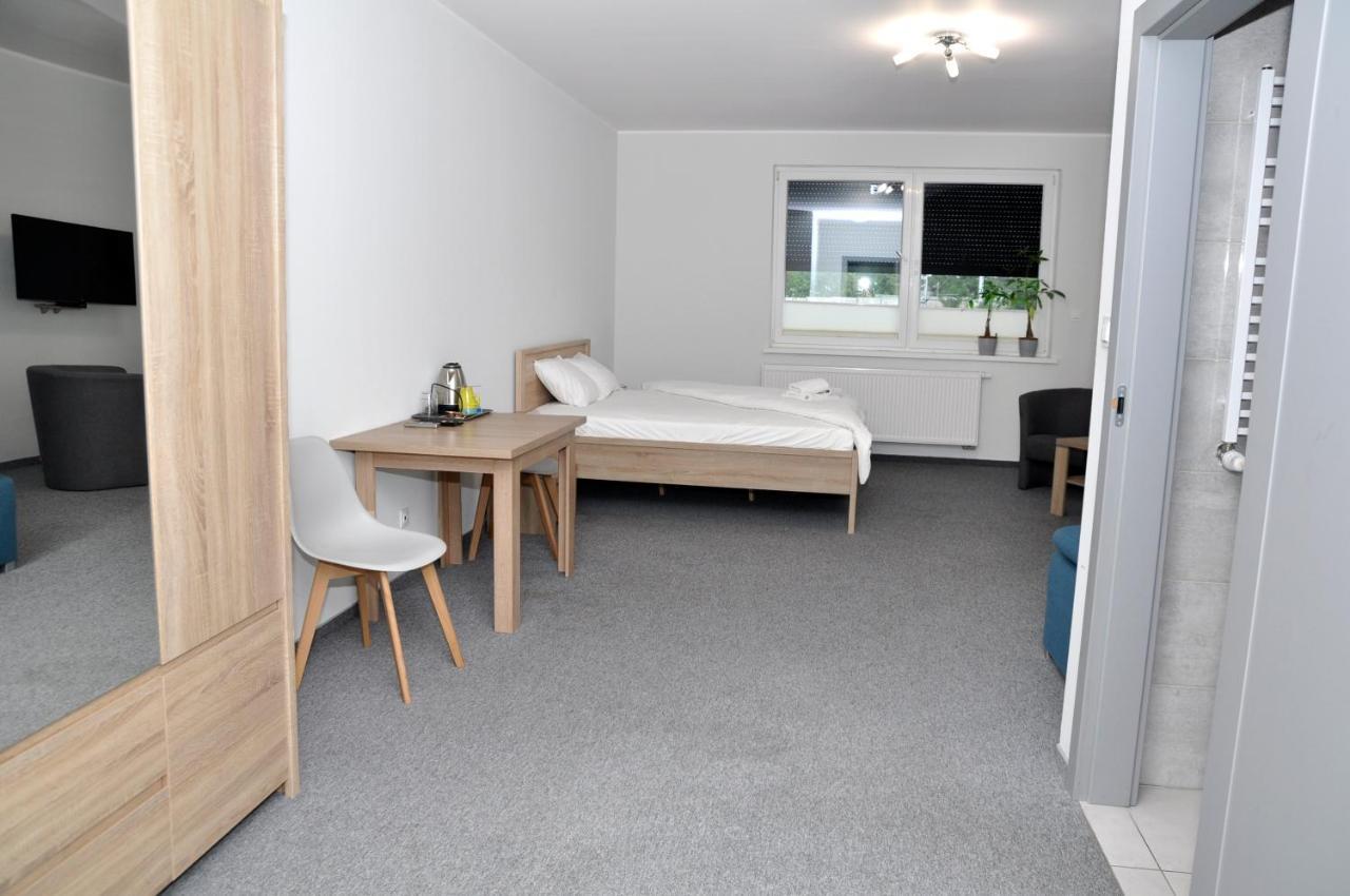Pokoje, Apartamenty, Restauracja Marcus Oborniki Luaran gambar