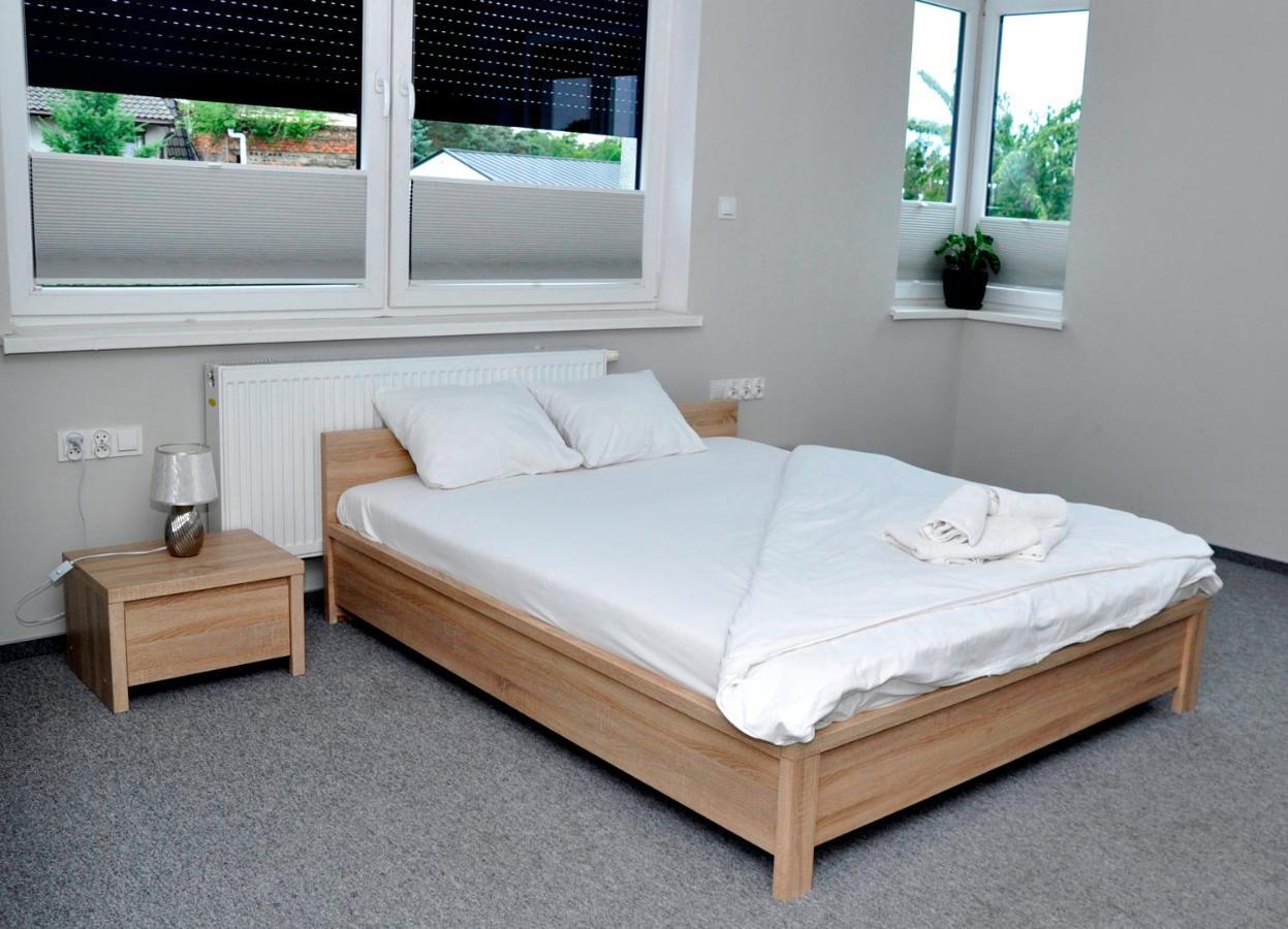 Pokoje, Apartamenty, Restauracja Marcus Oborniki Luaran gambar