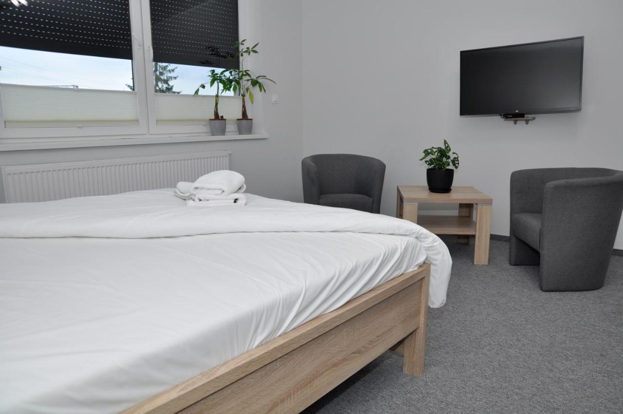 Pokoje, Apartamenty, Restauracja Marcus Oborniki Luaran gambar