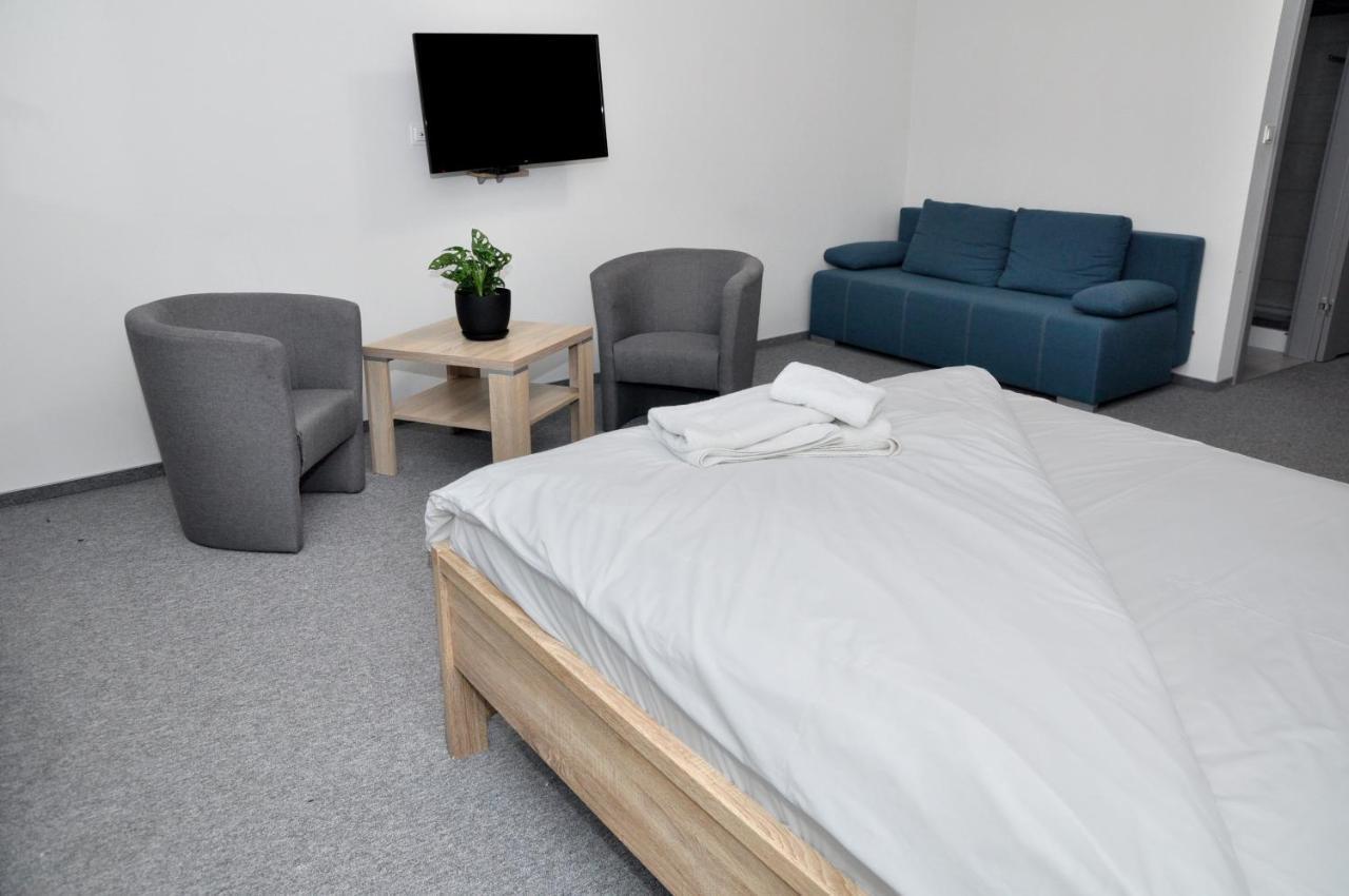 Pokoje, Apartamenty, Restauracja Marcus Oborniki Luaran gambar