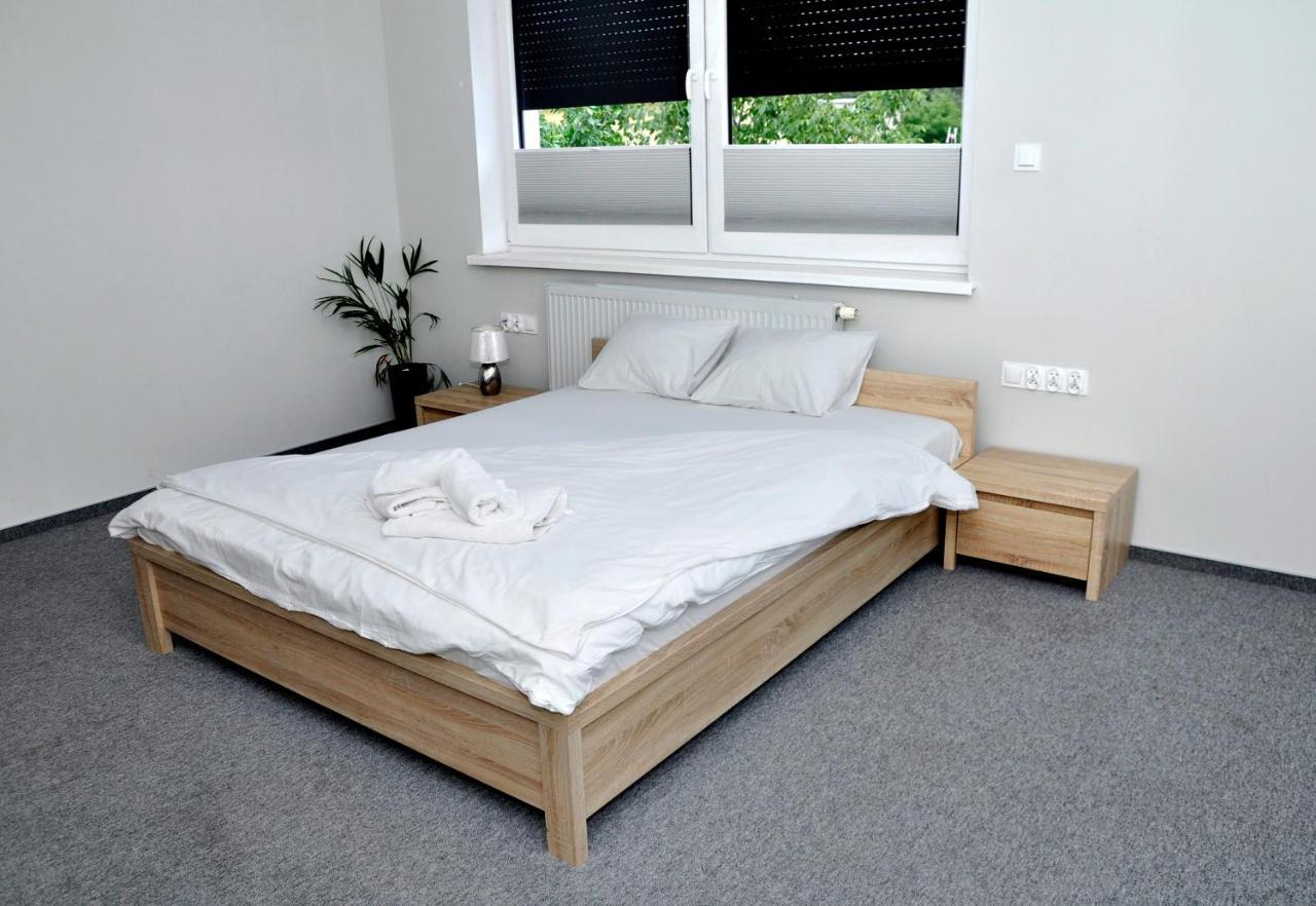 Pokoje, Apartamenty, Restauracja Marcus Oborniki Luaran gambar